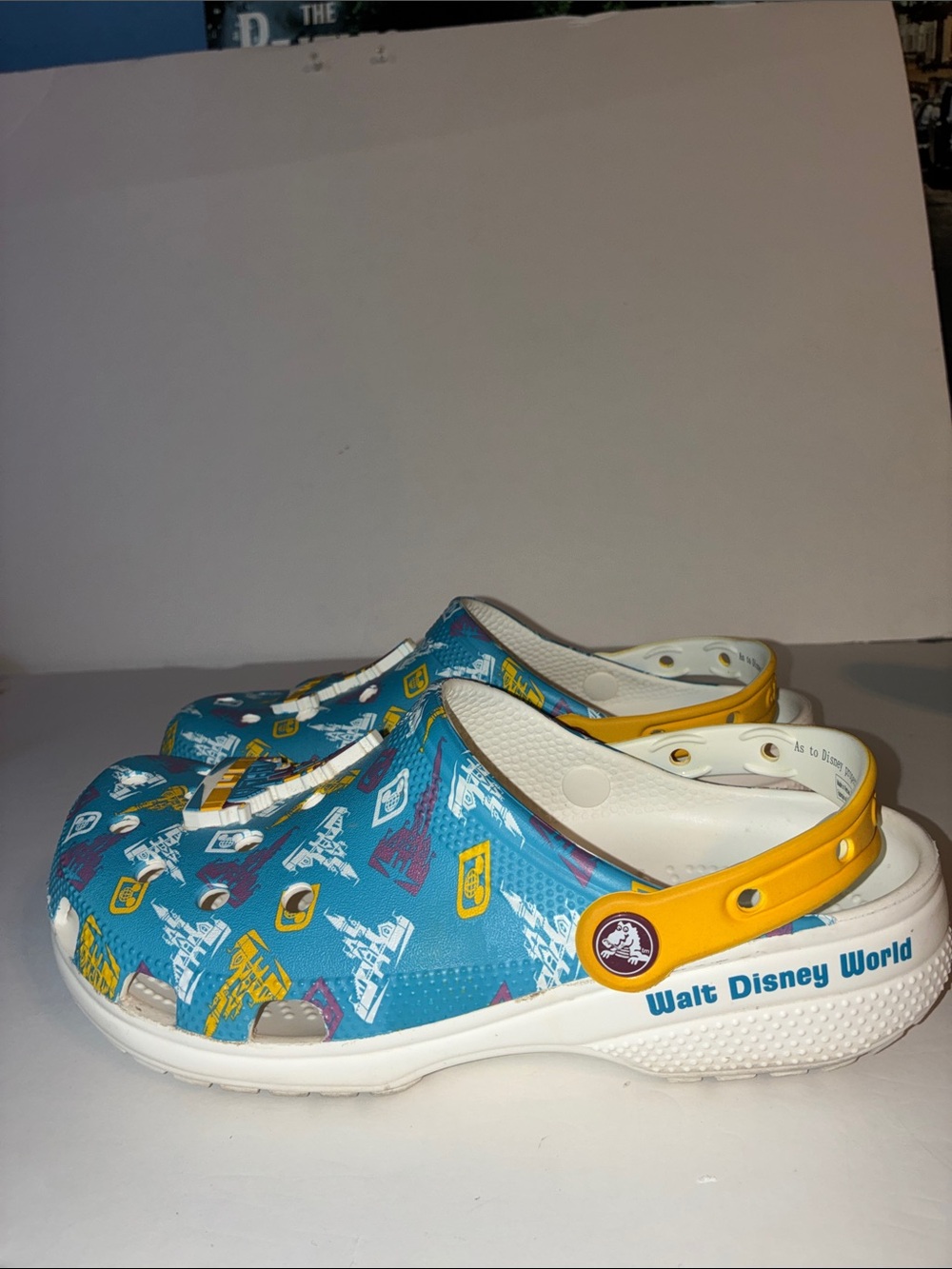 Disney World Cinderella Castle Crocs, Size Women’s 8 / Men’s 6 - Picture 7 of 12